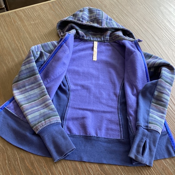 Lululemon scuba hoodie in Beautiful blues, and purples size 4. - Picture 8 of 11